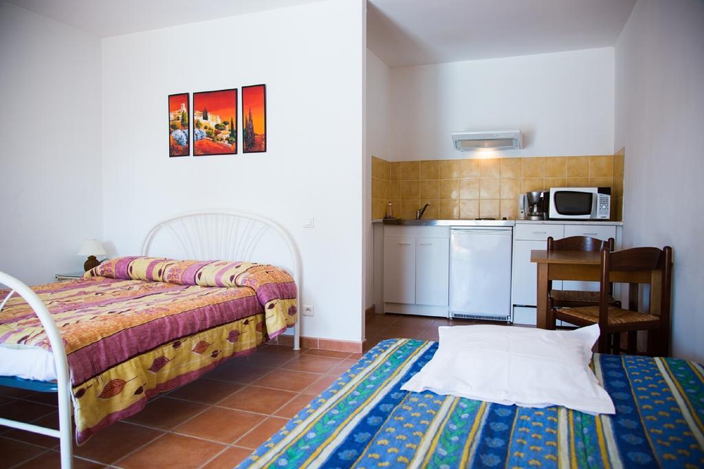 Appartements " Le Clos De La Cerisaie" Castillon-du-Gard Buitenkant foto