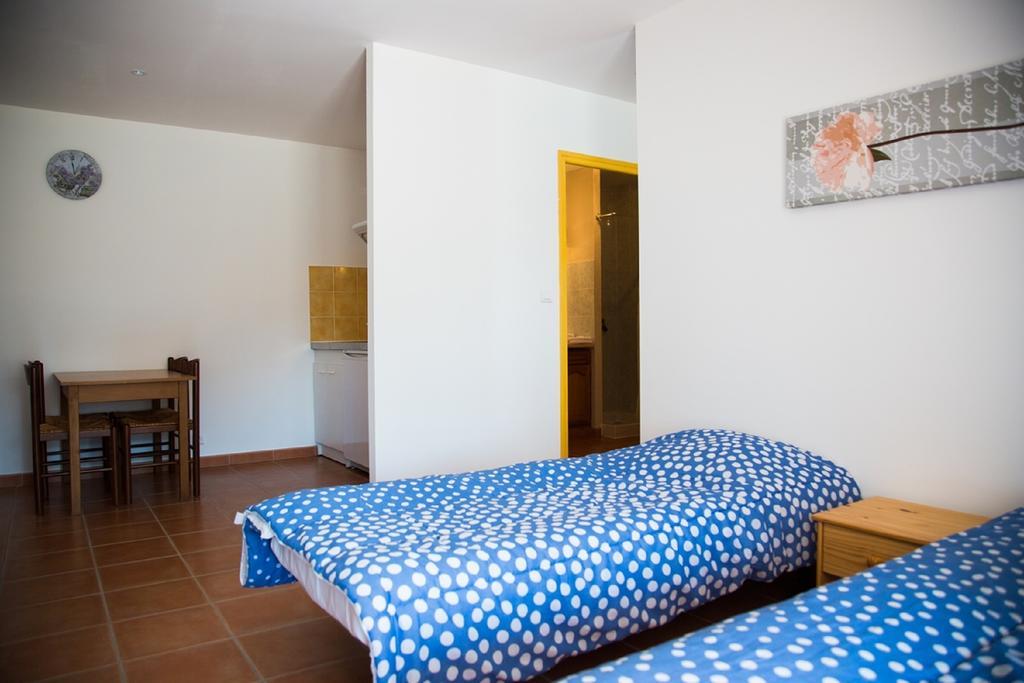 Appartements " Le Clos De La Cerisaie" Castillon-du-Gard Buitenkant foto