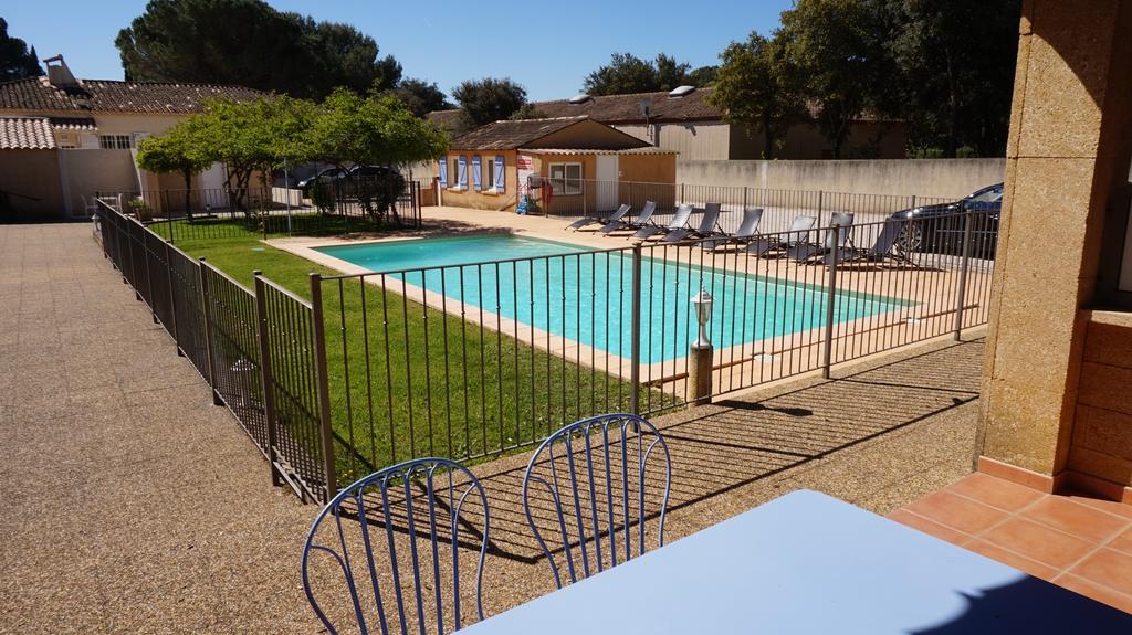 Appartements " Le Clos De La Cerisaie" Castillon-du-Gard Buitenkant foto