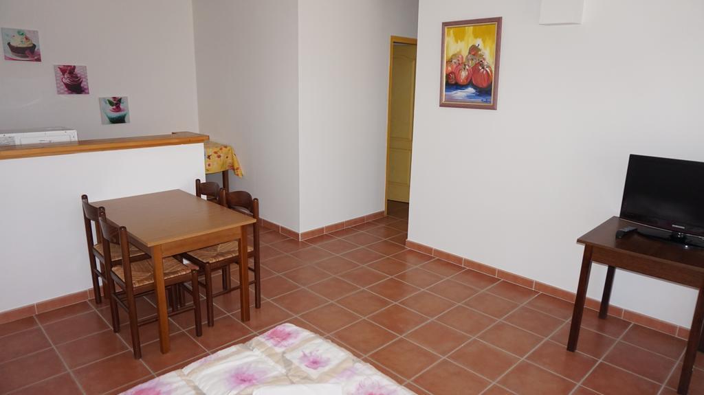 Appartements " Le Clos De La Cerisaie" Castillon-du-Gard Buitenkant foto