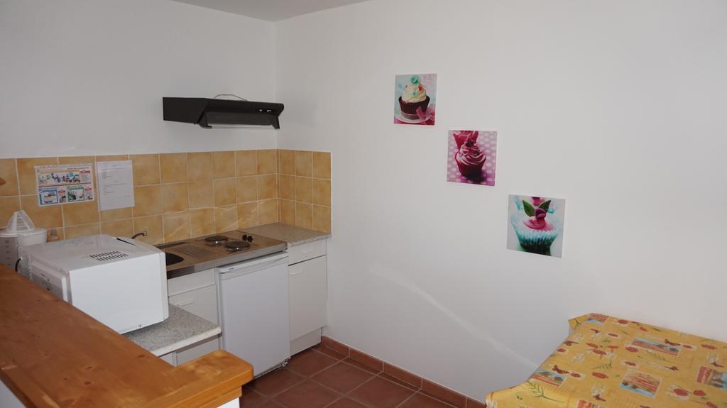 Appartements " Le Clos De La Cerisaie" Castillon-du-Gard Buitenkant foto