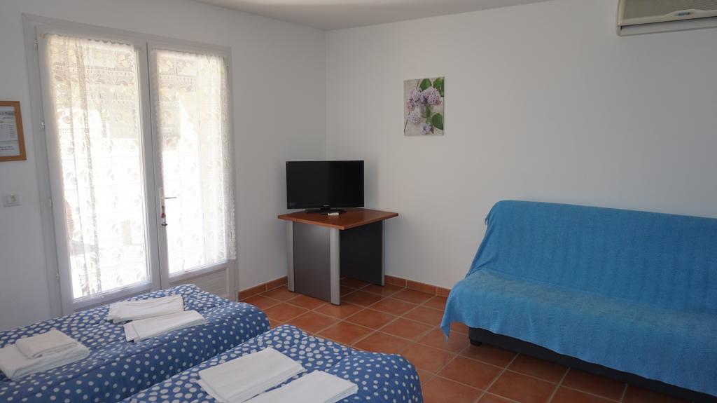 Appartements " Le Clos De La Cerisaie" Castillon-du-Gard Buitenkant foto