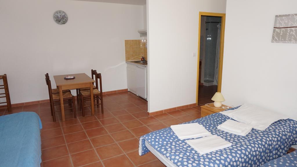 Appartements " Le Clos De La Cerisaie" Castillon-du-Gard Buitenkant foto