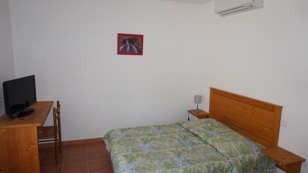 Appartements " Le Clos De La Cerisaie" Castillon-du-Gard Buitenkant foto