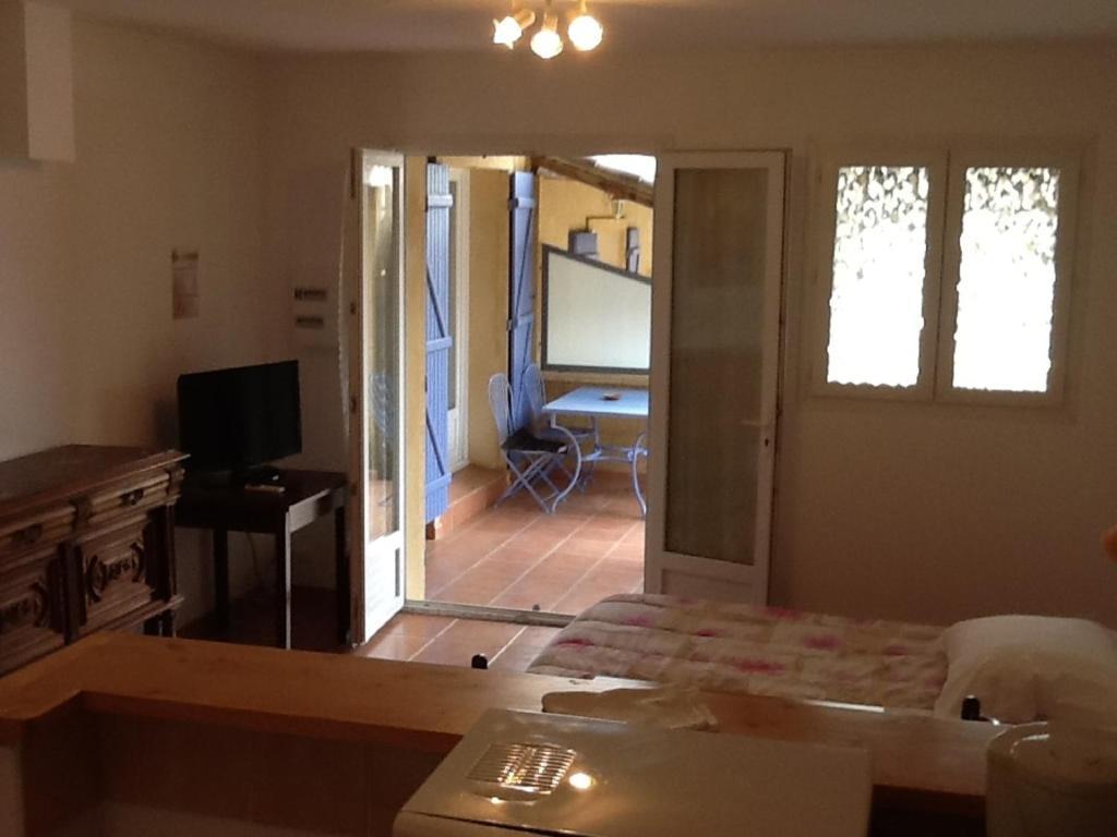 Appartements " Le Clos De La Cerisaie" Castillon-du-Gard Kamer foto