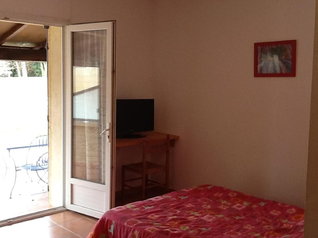 Appartements " Le Clos De La Cerisaie" Castillon-du-Gard Kamer foto