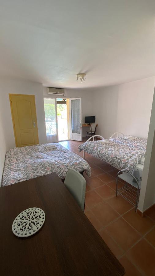 Appartements " Le Clos De La Cerisaie" Castillon-du-Gard Buitenkant foto
